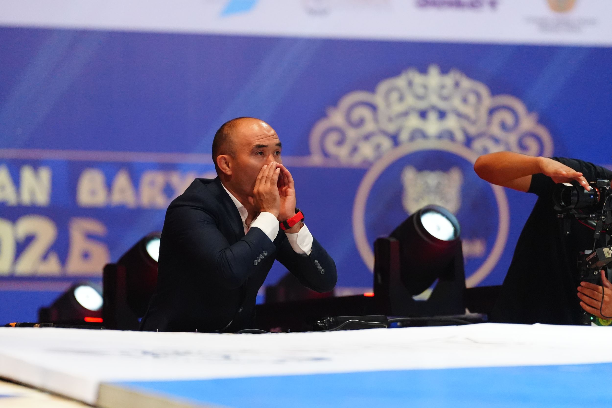 У кромки ковра во время Qazaqstan Barysy 2026.